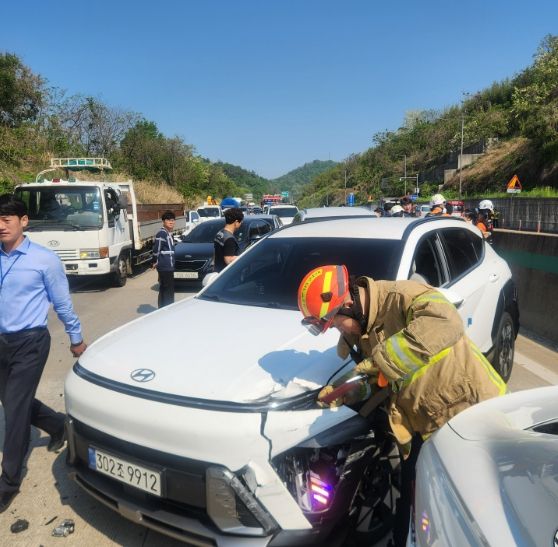 여수소방서 119구조대, 9중추돌 교통사고 신속 대응