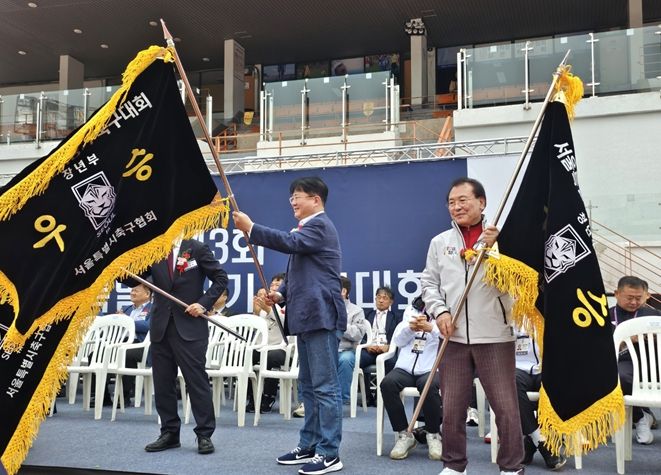 오른쪽이 이종환 부의장