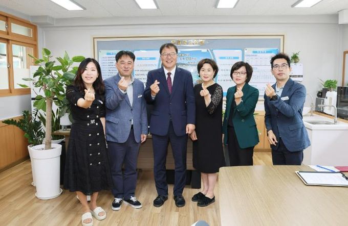 창원시 장금용 창원특례시장 권한대행, 스승의 날 맞아 창원천광학교 방문