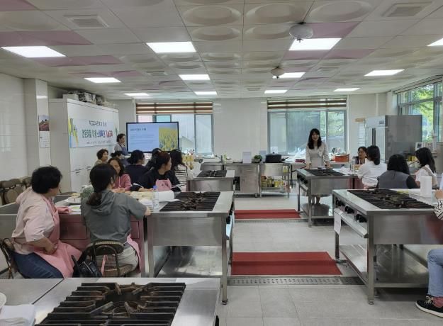 산청군, 학교급식 관계자 대상 앉은키밀 교육 실시