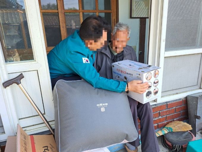 이불세트, 의료기기, 공기청정기 등 지원으로 장수 기원