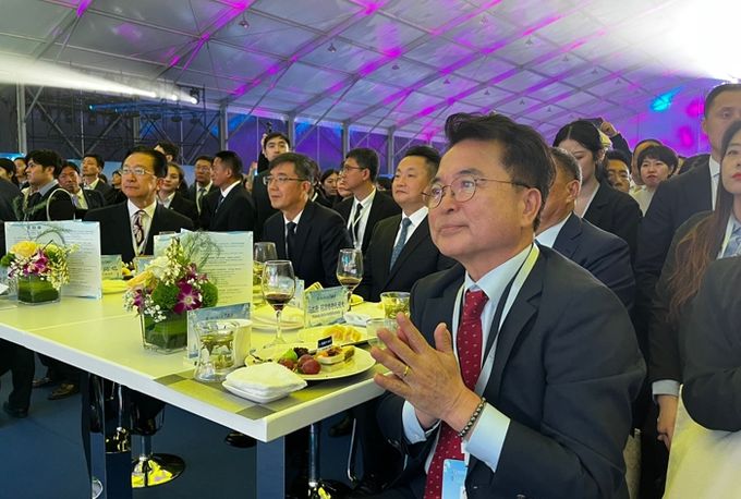 육동한 시장, 다롄 아카시아 축제 참석