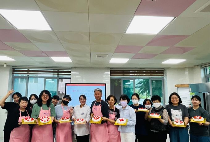 산청군, 앉은키밀·딸기 활용 기술 보급