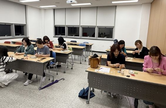 함안군립 칠원도서관, 5월 원데이클래스‘비즈 공예’성료