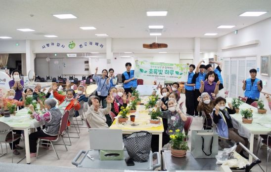 지난 17일 효경에서 실시한 달성군자원봉사센터·DGIST 대학생 봉사동아리 협력 봉사 사진