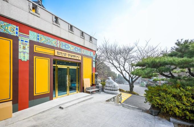 함안군 리모델링 후 이용자 증가 …함안군 공설봉안당, 품격 있는 봉안시설로 자리매김