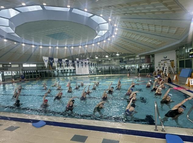 충주시, 어르신 수중운동 교실 확대 운영