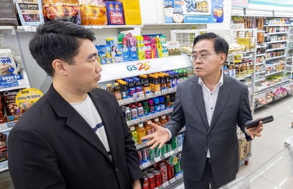 자활사업 편의점 찾은 진교훈 구청장