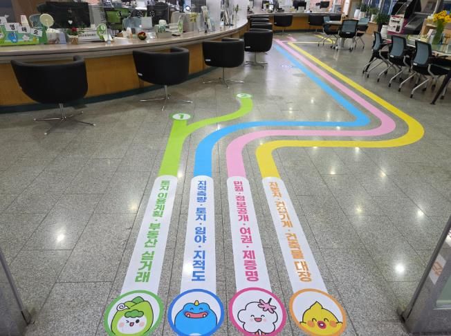 산청군, 유니버설 디자인 민원실 새 단장 모두가 편리한 민원 환경 구축