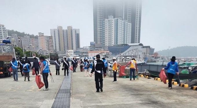 완도해경, ‘바다의 날’ 맞아 민ㆍ관 합동 연안 정화 활동 펼쳐
