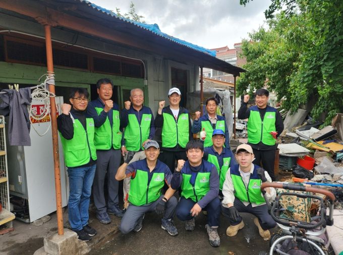 ㈜동명전력, 김해 취약가정서 재능기부 13세대 전기시설 보수