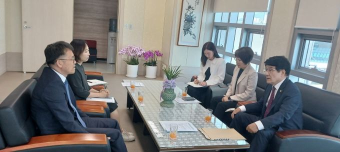 경상남도의회 백태현 의원, 호국의 달 앞두고 동부보훈지청 방문