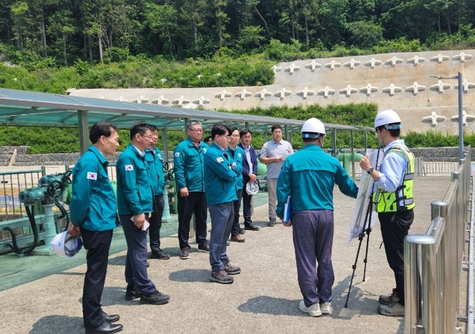 홍수기 대비 농업기반시설 현장 점검하는 이정곤 농정국장