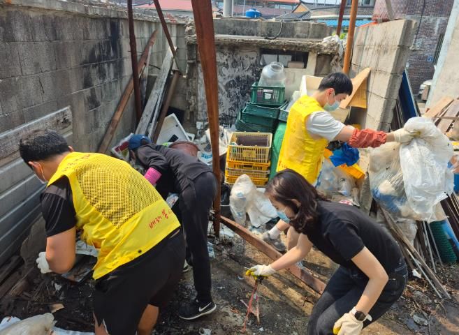 사천시 희망복지지원단,통합사례관리 독거노인세대 ‘주거환경개선사업’ 실시
