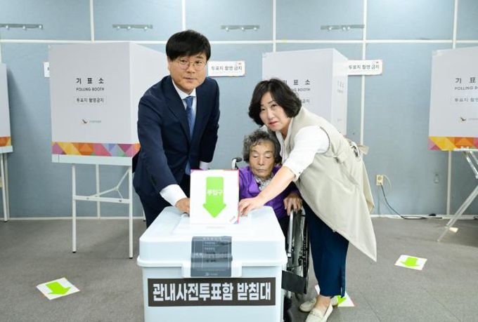 거제시 제21대 대선 사전투표 개시…거제시 18개소 사전투표소 운영