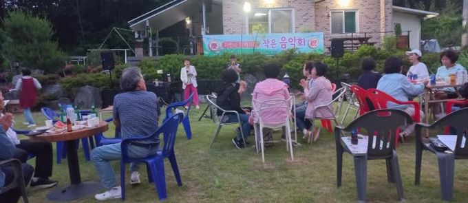 합천군 청덕면 주민자치회, 자연과 함께하는 작은 음악회 열어