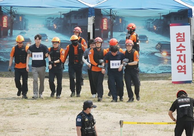 지난 30일 만년교 하부에서 진행된 재난대응 안전한국훈련 장면
