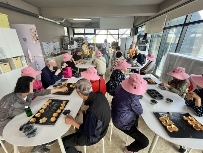 손끝에 담긴 여름의 기쁨, 거제시치매안심센터 치매 어르신들의 달콤한 하루