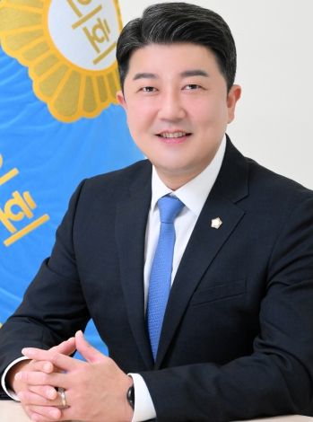김시욱 의회운영위원장