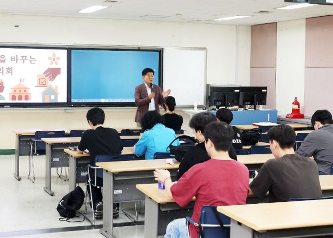 김동수 유성구의회 의장 배재대학교 초청 특강, ‘내 삶을 바꾸는 지방의회’ 주제로 청년들과 소통