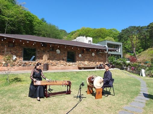 총 6편, 6월 9일(월) ~ 7월 14일(월) 매주 월요일 공개