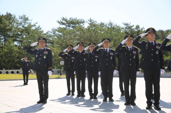 울산해경, 현충탑을 찾아 제70회 현충일 추념식 개최