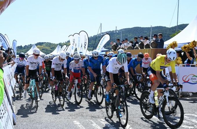 푸른 산, 쪽빛 바다가 어우러진 ‘투르 드 경남 2025’ 거제스테이지 성료