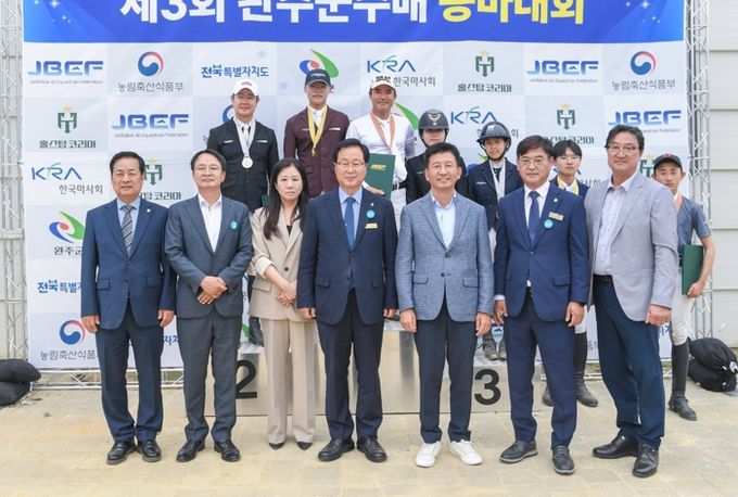 전국 승마인 완주에 ‘집결’ 완주군수배 승마대회 개막