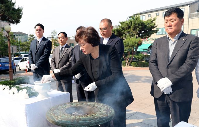 계양구의회, 제70회 현충일 맞아 ‘장기동 황어장터 3.1만세운동 기념탑’ 참배