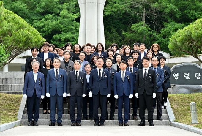 대전 중구, 제70회 현충일 맞아 대전보훈공원 참배