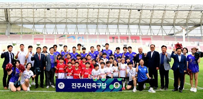 진주시민축구단, 홈 경기장 복귀전에서 3-0 대승