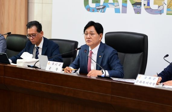 강화군, 연두방문 건의사항 추진 박차(보고회를 주재하는 박용철 군수)