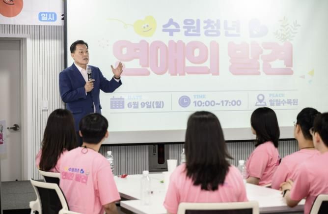 이재준 수원시장이 인사말을 하고 있다