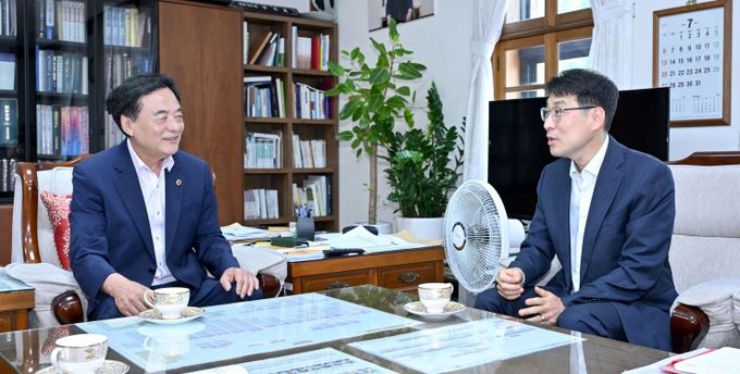 이만규 의장 만나 새정부 정책에 발맞춘 시정 운영을 위한 방안 논의