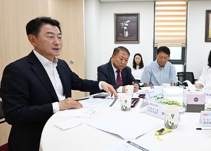 김동근 시장이 6월 10일 ‘흥선권역 현장 티타임’을 진행하고 있다.