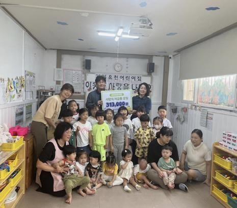 시흥시 시화유천어린이집, 정왕1동에 사랑의 저금통 전달