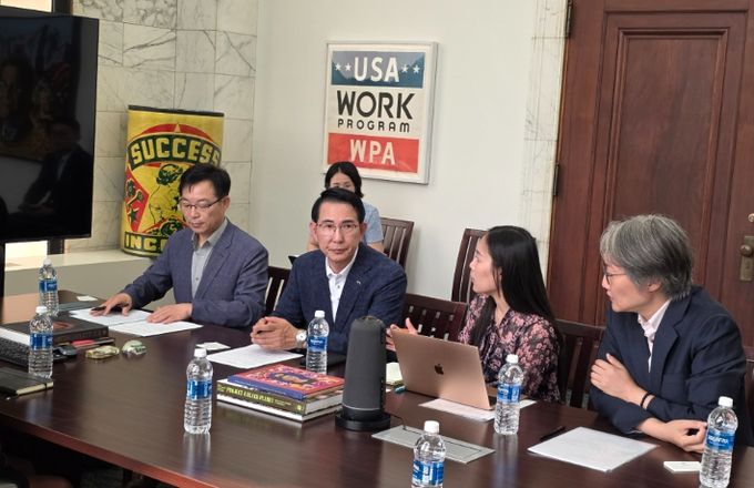 이완섭 서산시장이 미국 현지 시각으로 10일 시카고시 문화특별행사국을 방문했다.