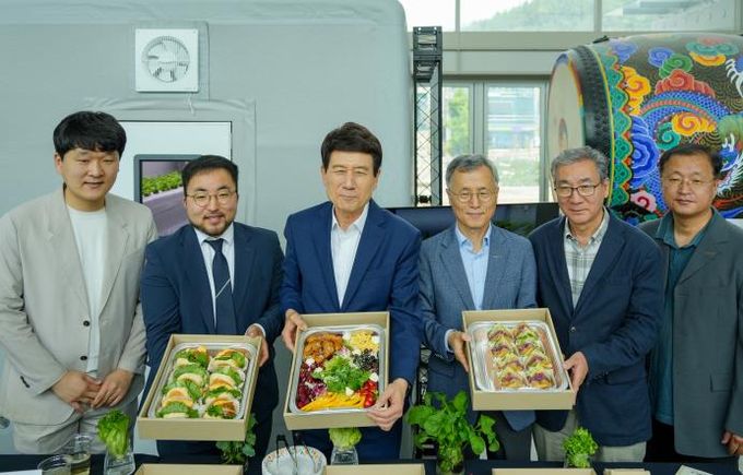 흙 없이 키운 채소, 맛은 어떨까? 포항 에어팜 수확물 시식 행사 열려