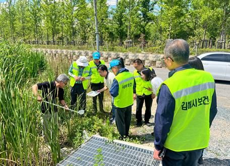 김해시서부보건소, 을지대학교 양영철 교수와 함께 ‘모기 방제 현장 실습 교육’ 실시