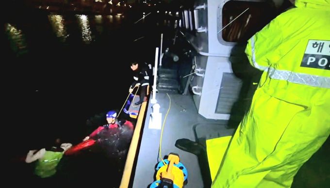 방어진 항내 익수자 1명 구조