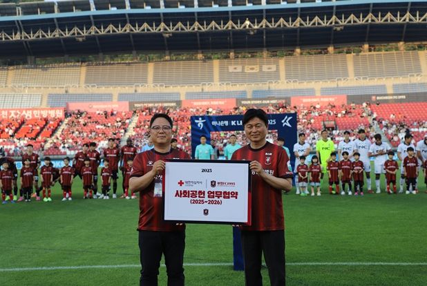 (인천혈액원- 부천FC1995 사회공헌 업무협약, 왼쪽 : 김영섭 인천혈액원장/ 오른쪽 : 조용익 부천FC 구단주(부천시장))