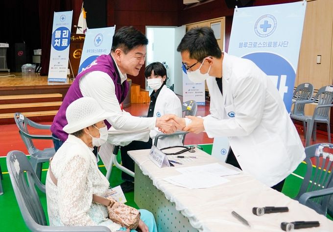 동대문구, 블루크로스 의료봉사단과 무료 진료소 운영