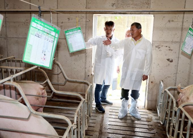 양돈장 악취관리 선도농장 방문한 김완근 제주시장