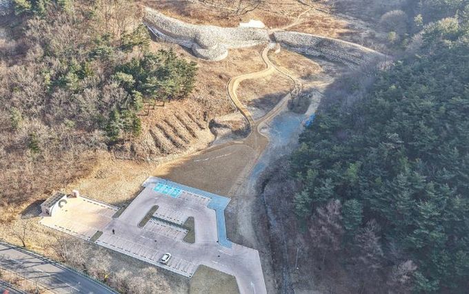 경주시 보문동에 위치한 명활성 북문지 일대 전경. 이 일대에 경관조명 설치 등 야간 경관 개선 사업을 추진 중이다.