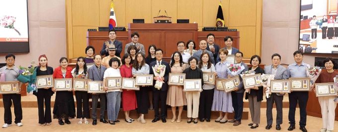 , 지역사회봉사 유공자 표창장 수여