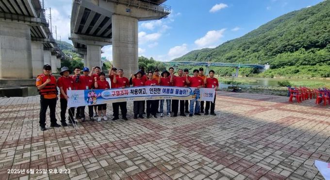 압록유원지에서 실시하고 있는 여름철 물놀이 안전요원 전문교육