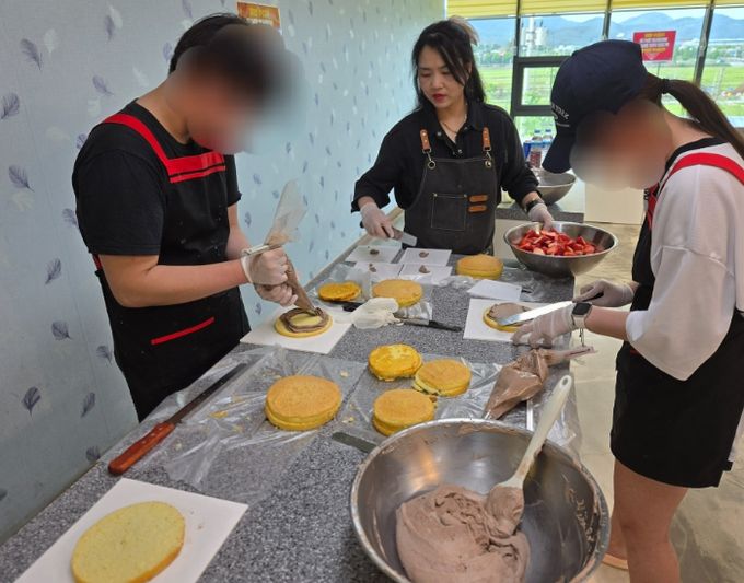 학교 밖 청소년 자기계발과 나눔이 함께하는 쌀베이킹 봉사활동 펼쳐