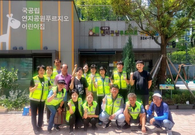 김해시 내외동자율방범대 냉방기 청소 봉사 활동