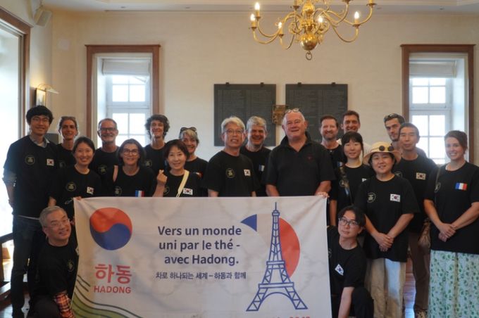 프랑스 현지에서 뜨거운 관심