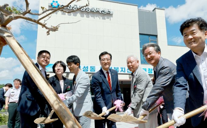 신성동 행정복지센터 개청식 참석